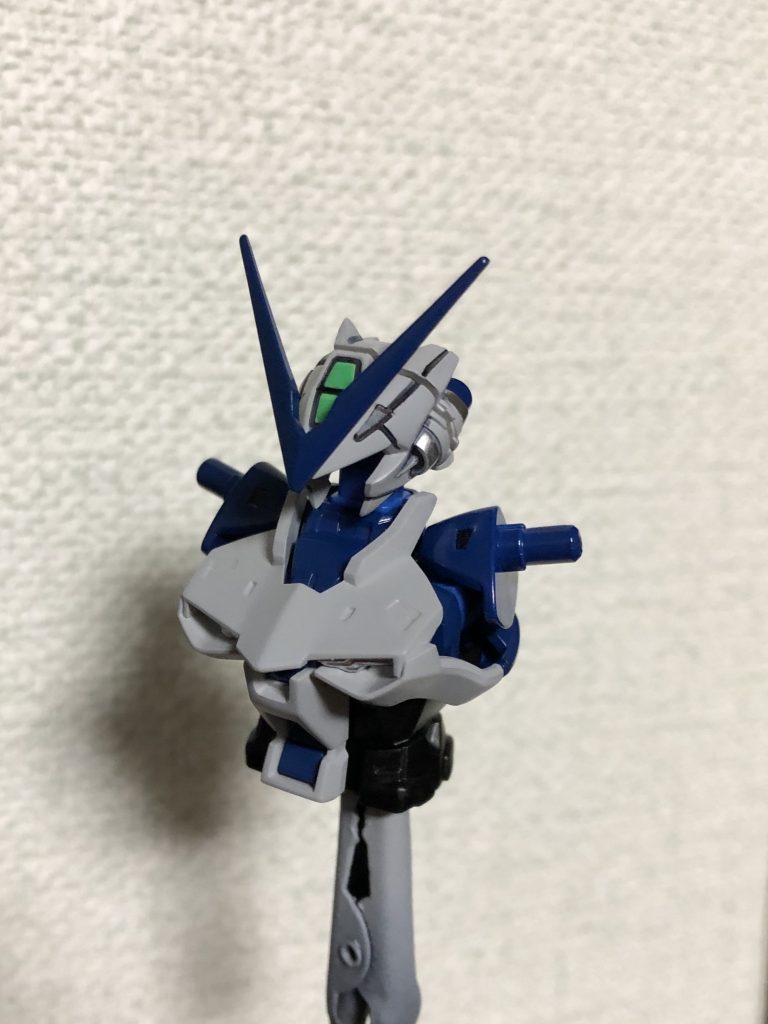 塗装難点その1ヘッドパーツはいつも面倒ですね笑アイカメラだけはガンダムマーカーです。