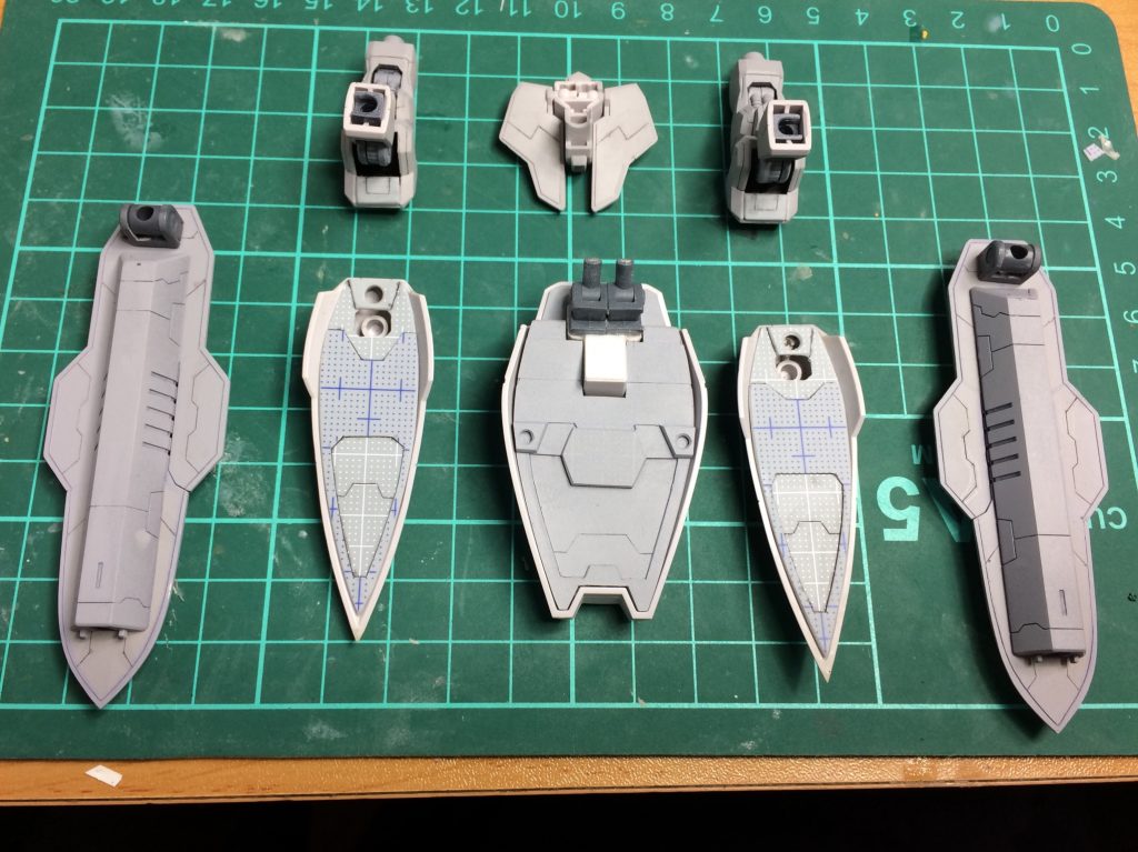 スカートやシールドなど肉抜きだらけでしたがパテやプラ板でフタしました