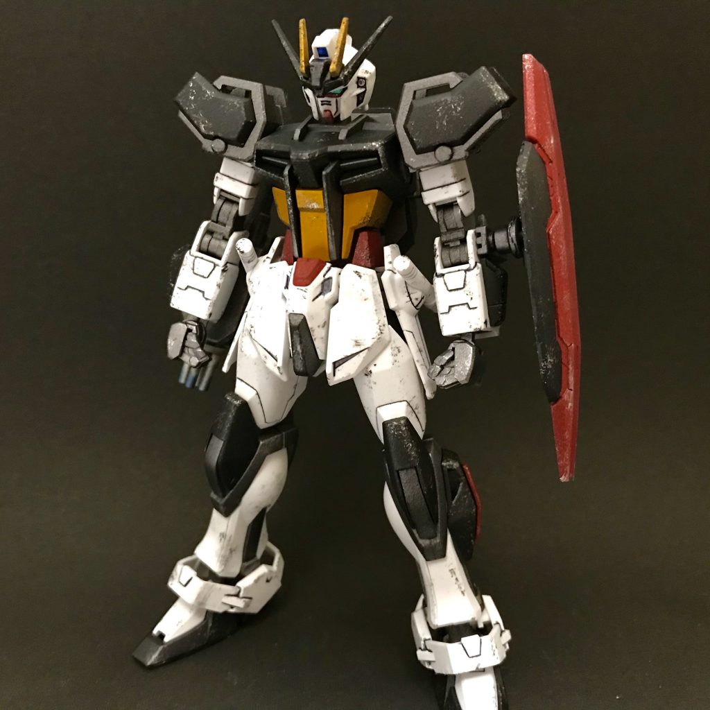 白色は成形色のままに、その他の色だけ塗装してます。
一応ストライクとビルドストライクのミキシングです。
GNシールドはアストレアの物を、ジョイントパーツをかませて使用。