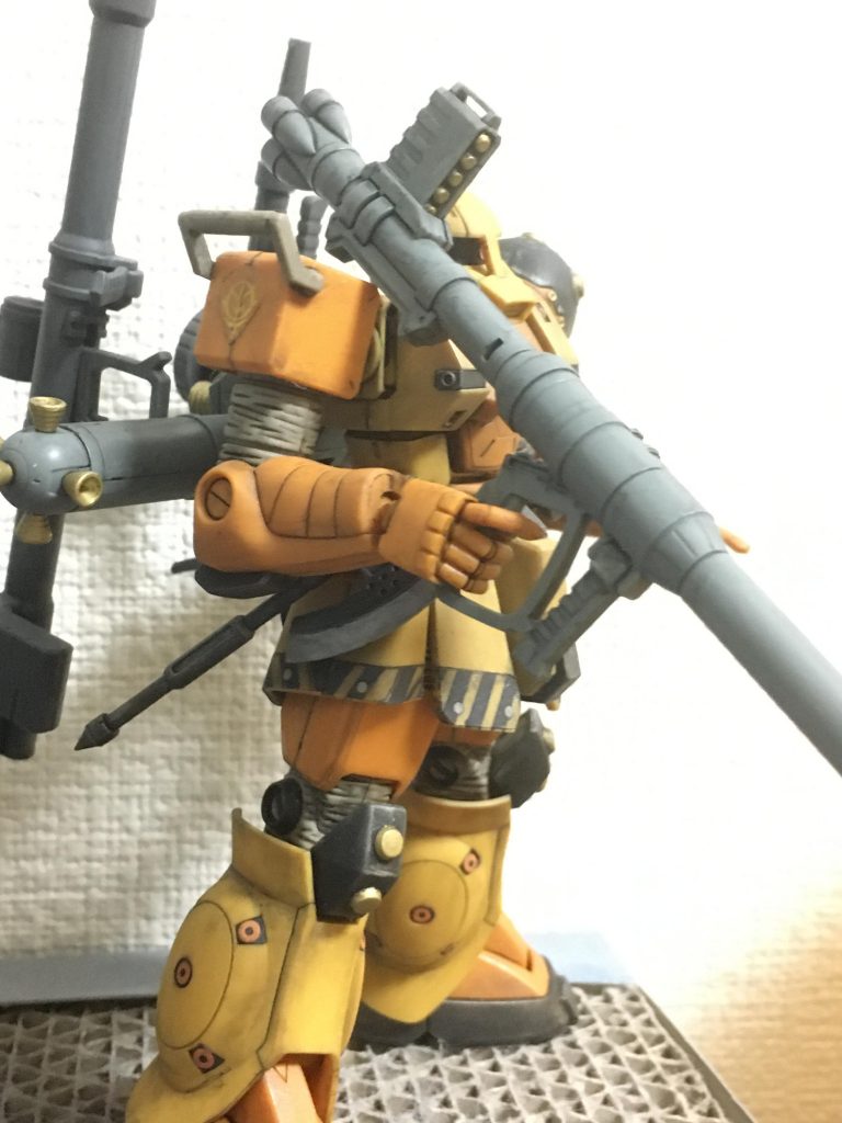 実はエナメルの墨入れ塗料を持ってないのですが、ウェザリングカラーでバズーカまで綺麗に墨入れ出来ました。
永遠の蒼さんのSDサザビーの動画を参考に、汚しも墨入れも出来るなんてすっげぃ!っておパクり遊ばせましたことはナイショww