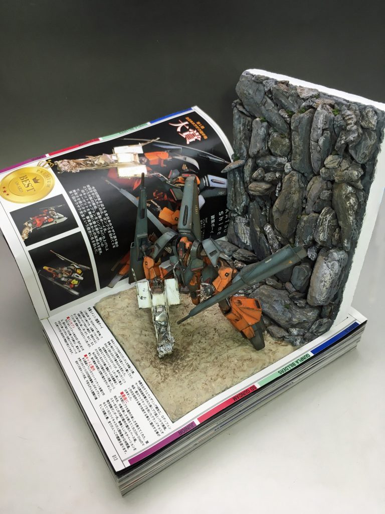 作品全体のベストショットは俯瞰での４５度撮影
レイアウトや罫線の設置にも意識しています。