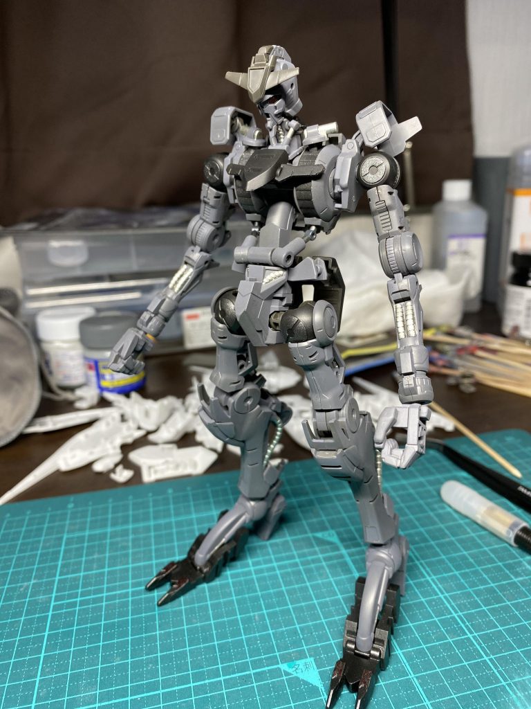 ガンダムフレーム全面
パイプ頑張って筆塗りしました