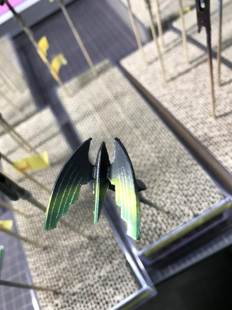 メタリック グリーン→メタリック イエロー→赤のみキャンディ塗装で仕上げてます