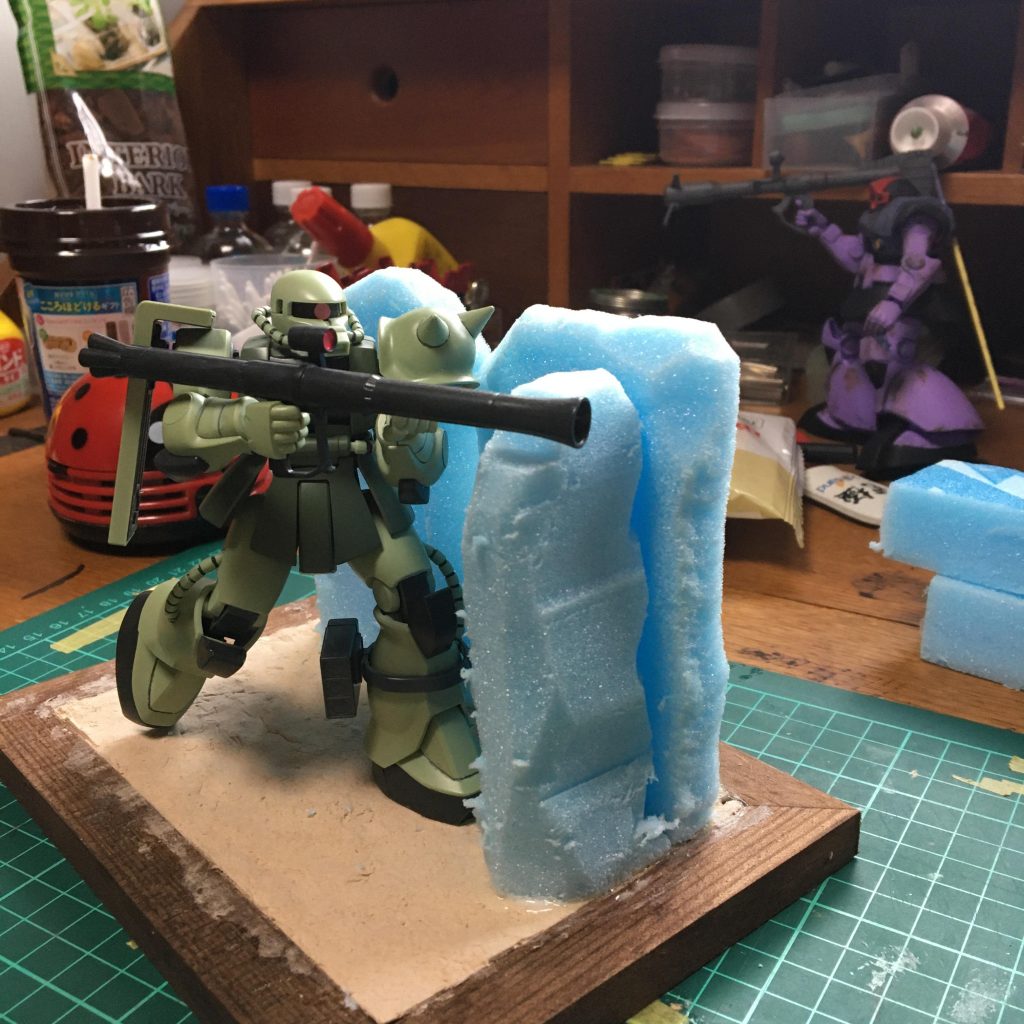 HGUC MS-06 量産型ザクⅡのミニジオラマ–2枚目/制作者：ogagaga