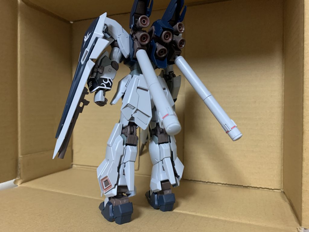 ほぼ素組のうち、素組じゃない部分がわかりやすいバックショット。
一部赤く塗ってます。