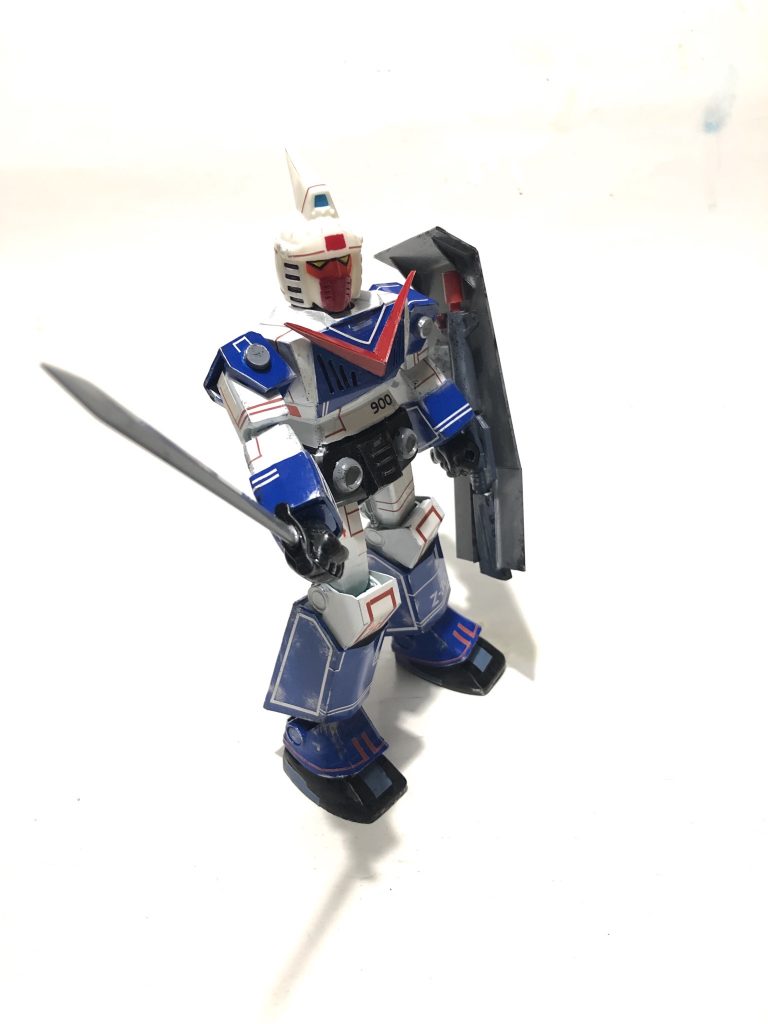 装備
ビームショットライフルはGMのビームスプレーガンから作りました。
剣はグレートマジンガーのマジンガーブレードそのまま。
サイコシールドはプラ板の塊