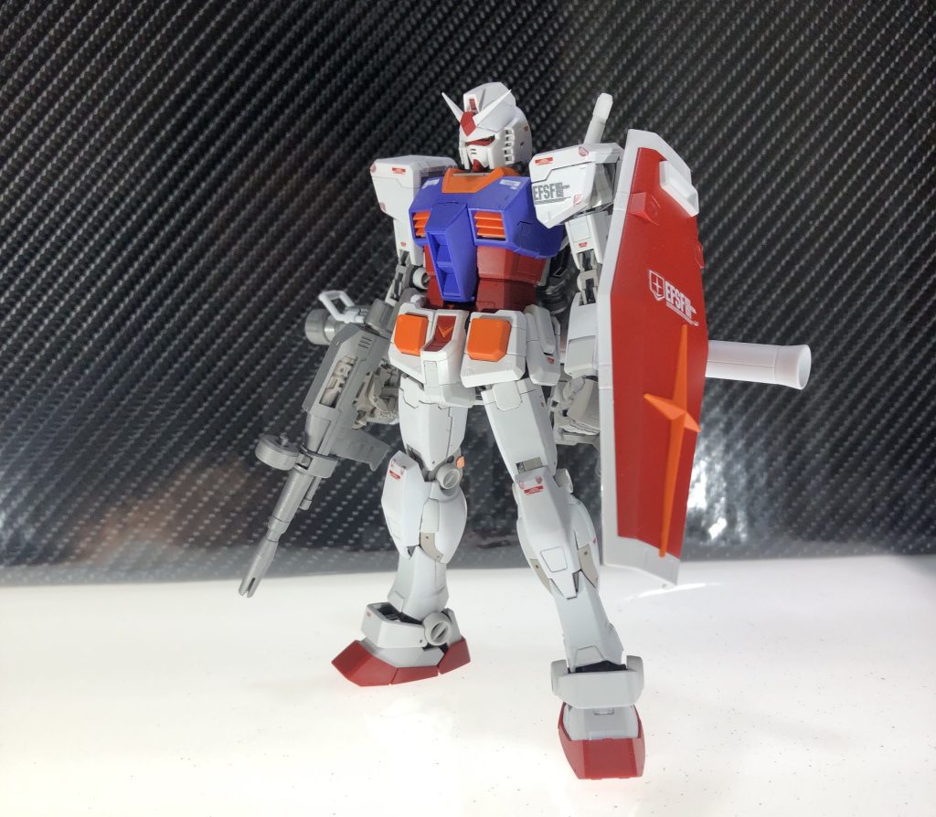 ガンダムはディテールを少し間引いてスッキリした感じを目指しました。