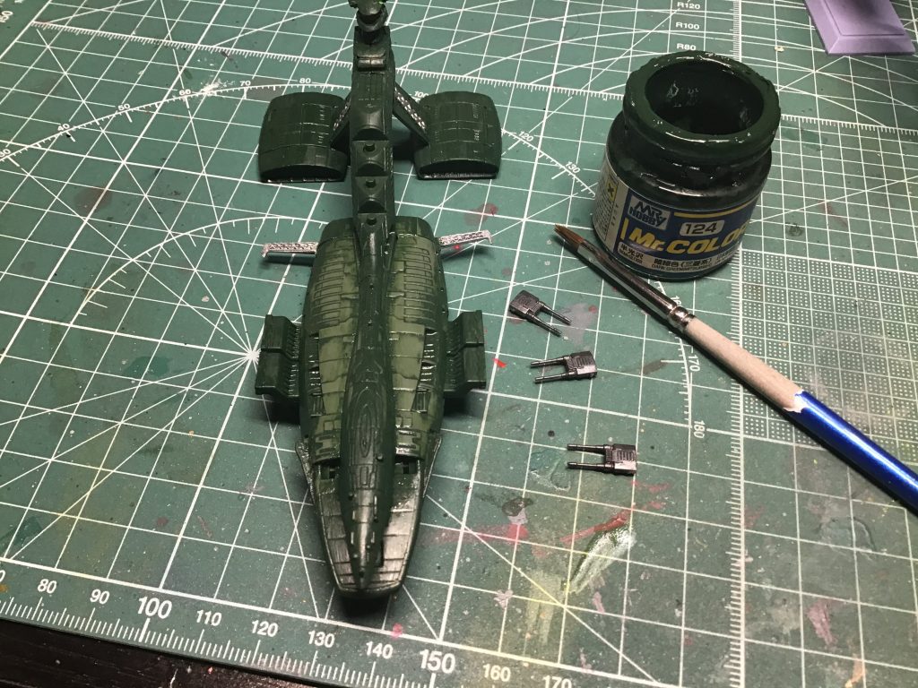 筆塗りはムラが出ないように希釈した塗料を何度も塗ると言う地味な作業😭