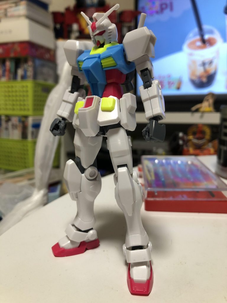 蛍光色が鮮やかなキットでしたが「これソリッドカラーにしたらかっこいいのでは」と興味本位で塗りました。