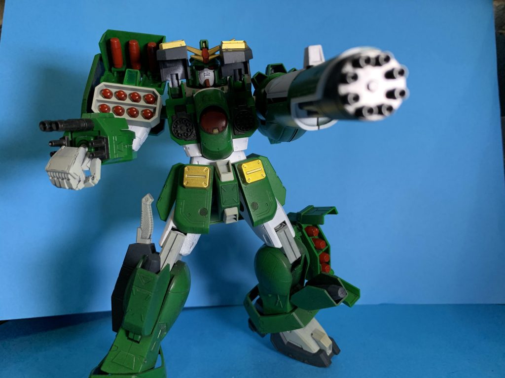 フルバースト。ビームガトリング以外は実弾系ですが射程バラバラでは…。カッコいいからよし!フルバースト系って写真撮るの難しくありません?