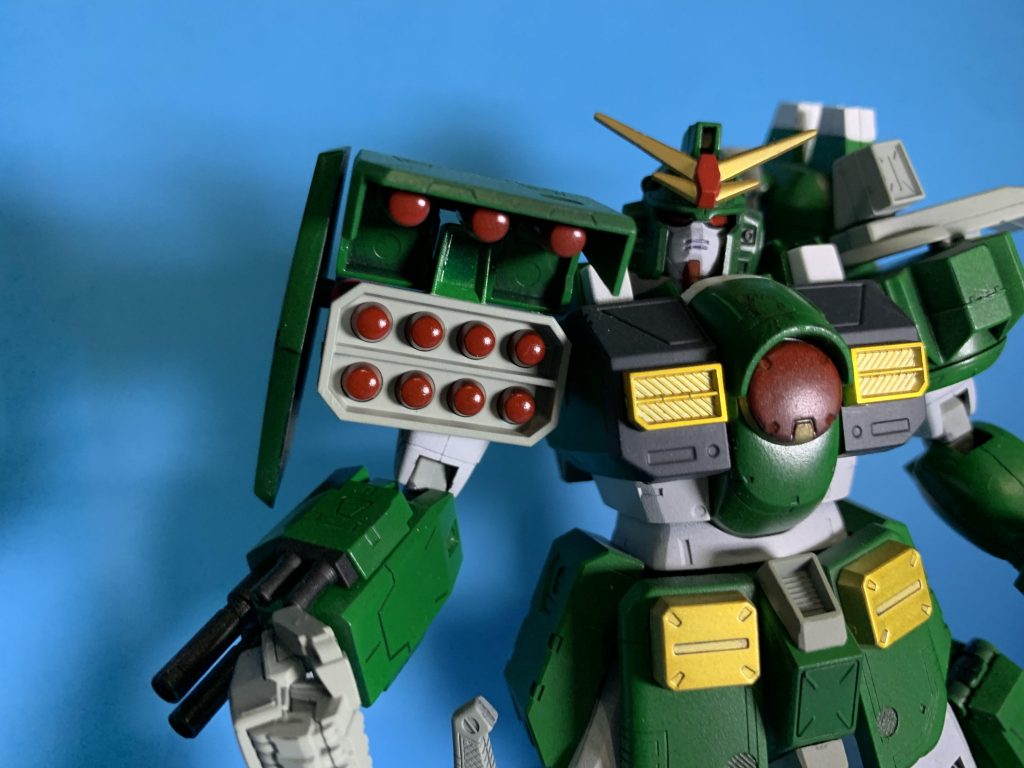 ショルダーミサイル。グレー一色のランチャーがちょっと寂しいかなって思ったりしますが着色自体は綺麗に上手くいきました。