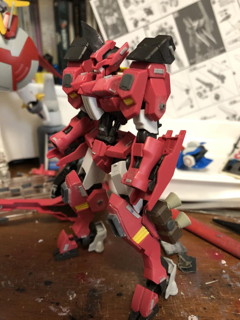 人型

見ての通り9割フラウロスそのものですが、わかりやすいところにバーニアを増設して印象を変えてます。