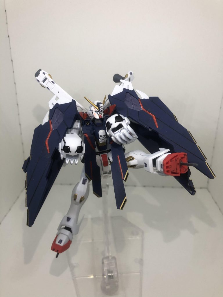 ベースの可動がいいのとフルクロスユニットが振れるのもあって、格闘戦もちゃんとできます
ナイフやビームサーベルなどなど、
格闘戦用の武器も山ほど付いてきます