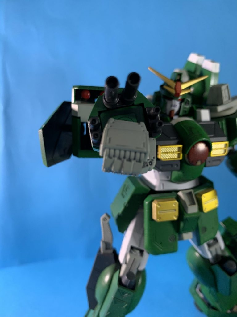 ここからは武器紹介。グレネードランチャー。前腕部パーツ分けが割と親切でした。