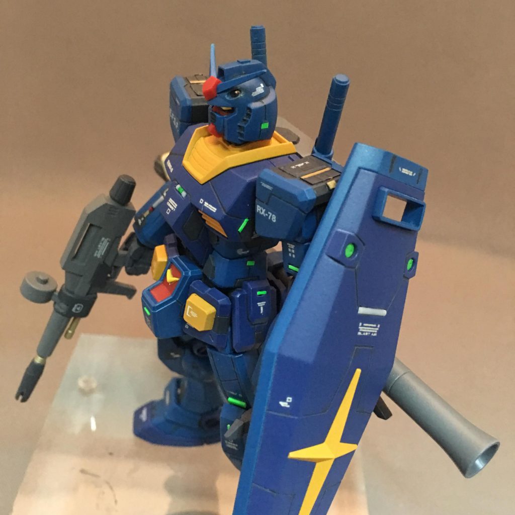 HG ガンダムをティターンズカラーに塗りました
随所に、ディテール追加してます。
ポイントに蛍光グリーンを使ってます。