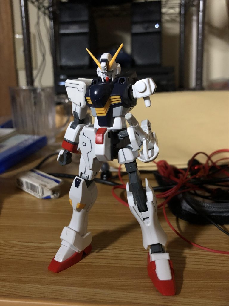 とりあえずベース。イメージはエクシアリペアとボロボロになった状態のクロスボーンガンダムX1。エクシアリペアみたいに片方に敵機のモノアイみたいなのをつけようと思ったけどパーツ不足と技術不足で断念。右脚はV2の脚ベース