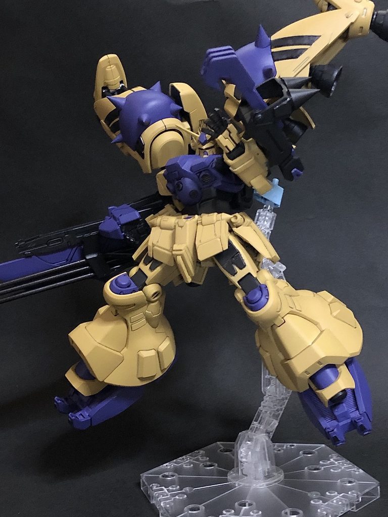 左腕のツムハノタチ、爪の伸縮も良い。
収納時にもスパイクナックルとして使用出来るようにしてみました。