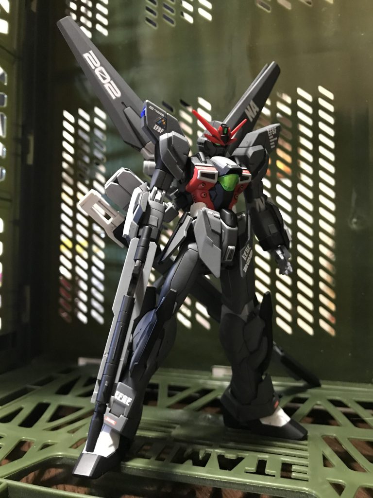 アンジェリーナ.クドウ.シールズ特尉

連邦軍がジオンのＮＴ戦略、サイコミュ技術の進歩に対し、身体能力、MSの操作技術の向上、戦略級MSの建造を目的とし密かに設立、運用されていた「特殊戦技教導隊」の出身である。
彼女はここでの「戦略級ＮＴ人造実験」の二人目の成功者であり、戦略級ＮＴの能力はもはや魔法使いと言っても過言ではない。