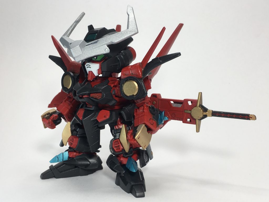 正面から
ガンダムアストレイレッドフレームをベースに、
スパロボのダイゼンガーの意匠を盛りました

ストーリー概略
「魔星の反乱」で開かれた魔界の扉は再度封印されたが、
多数の魔界武者の侵入が判明した
魔界武者討伐の為に白羽の矢が立ったのは、
魔界武者を討つ為の剣術「魔討剣(まとうけん)」の中で
特に強力な四つの流派「魔討剣四大流派」の継承者達
彼らに新たな称号を与え、魔界武者討伐の刃とした

この称号こそ「天下護剣(てんかごけん)」である