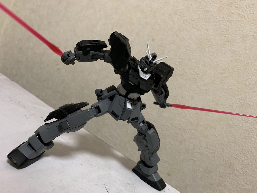 陸戦仕様

基本的にはペイルライダーと同じく90mmブルパップ･マシンガンとスバイクシールドを使用してる。
また、基本装備も同じである。