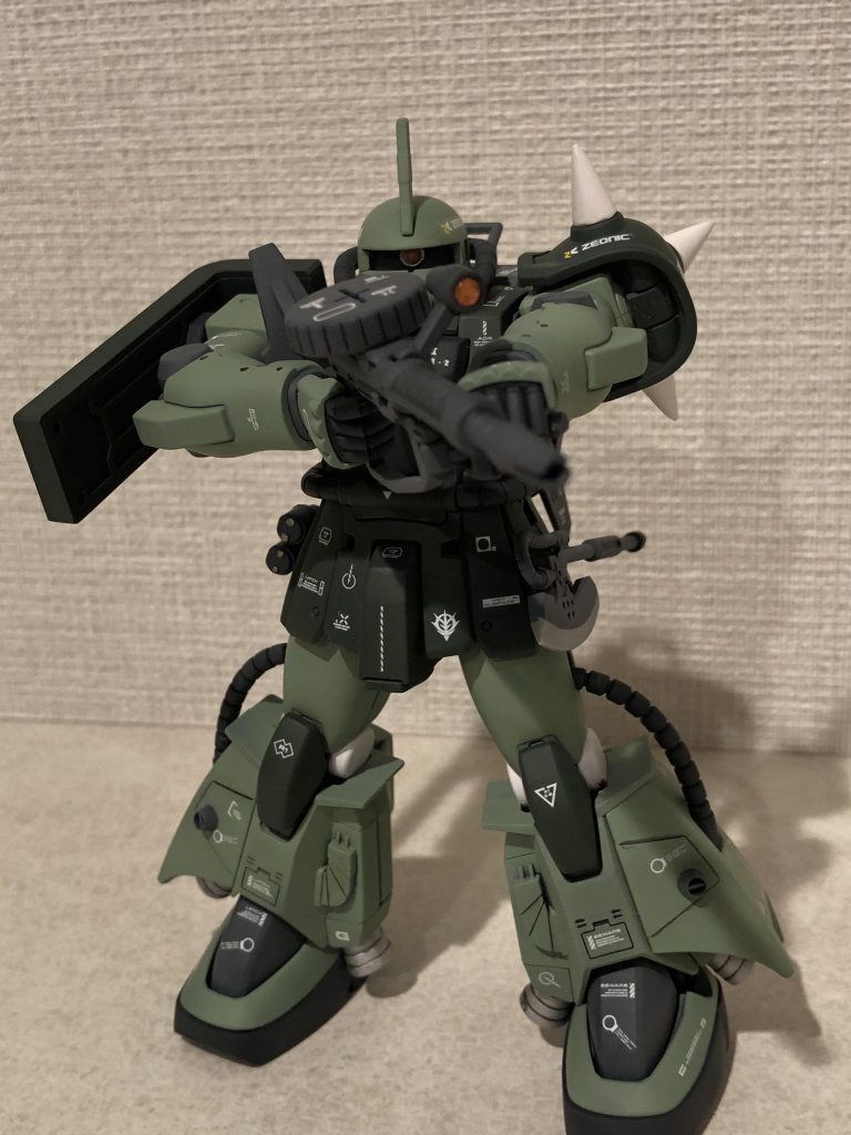 正面から。ジャイアントバズにしようと思いましたが、作成が間に合わず現在作成中です。バズーカも似合うと思います。