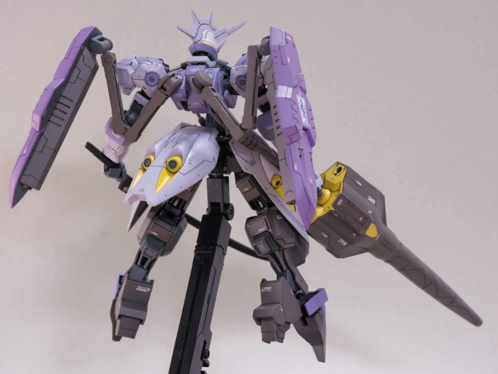 バックショット。リアアーマーを可動できるように改造しています。