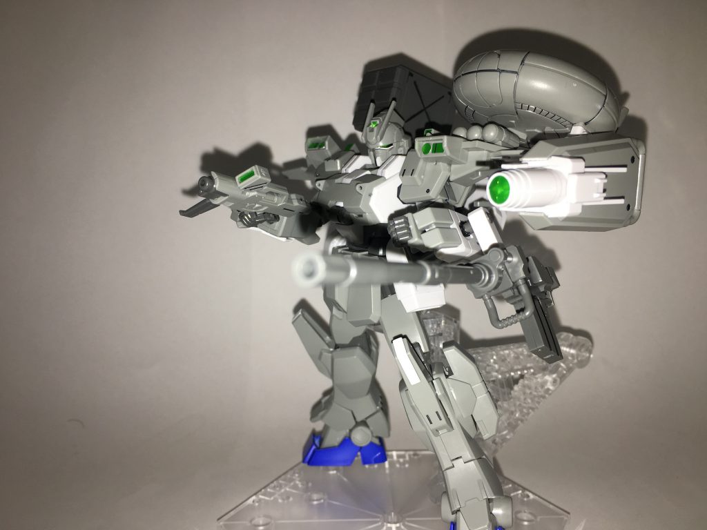 運用プラン。戦闘開始と同時にレドームとシールドセンサーで戦場の情報を収集し、その情報を元に遠距離攻撃を敢行。そのすきに敵機に接近して格闘戦に持ち込み、その敵機を撃破する作戦を展開する。