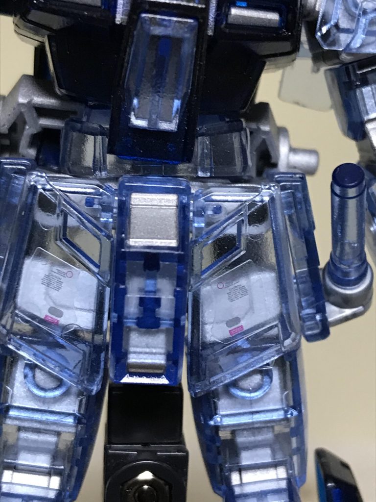 クリアカラー部分には 
今回は デカールシールを
使用しました。