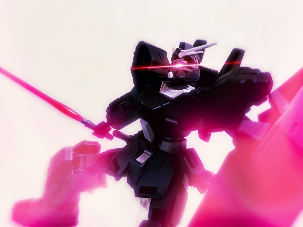 ベルセルクシステム

本機の最大の特徴とも言えるパイロット完全戦闘特化用補助及び、モビルスーツのリミッター解除システム『ベルセルクシステム』が存在する。
このシステムはパイロットに特殊な薬物を投与して理性を強制的に失わせ、ただ戦うことだけしか考えられないようにさせる。
更に機体のリミッターを解放し、機体から得られた情報をパイロットの脳にダイレクトに伝達、戦闘の最適化、強制的に操縦させるという極めて非道なシステム。
その戦いぶりは名前の通りに『狂戦士』と言っても相応しい戦いをし、敵味方関係なく殲滅する。
EXAMシステムやハデスシステムより、極めて危険なシステムである為、最大3分までという制限が設けられてる。
システム発動時は頭部のセンサーやツインアインが紅く発光する。