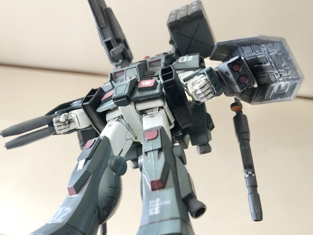 さらにシールドの内側にヴィートルーウェポンズのミサイルポッドを仕込んでいます