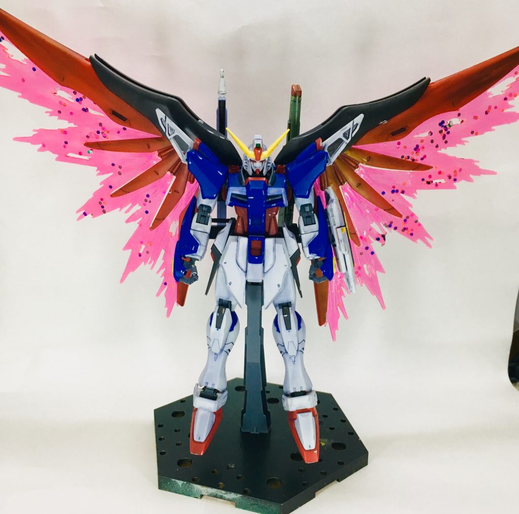 光の翼には、シルバースプレー、ネイルのラメ、パールクリアを塗装。