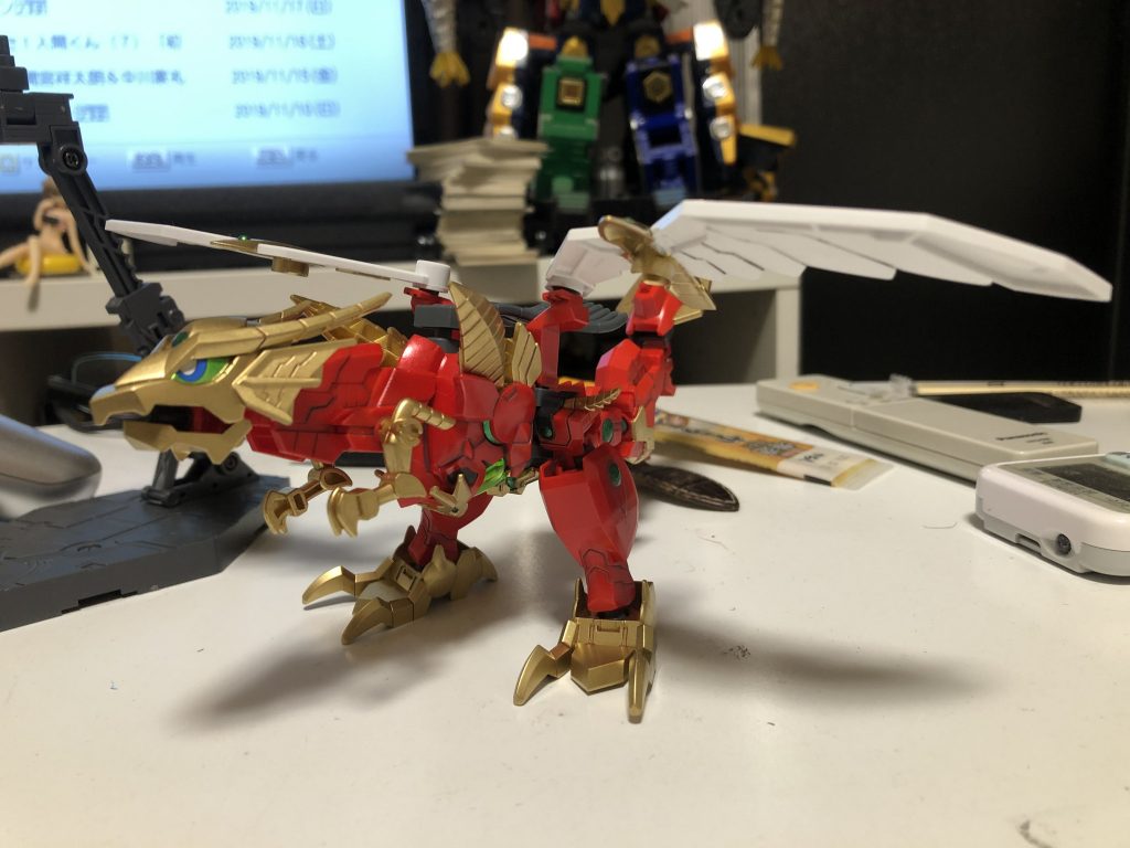 やはりプレイバリューの高いキットは良いですね。

コアガンダムよりは組み替え時の塗装剥げを気にしなくても良さそうなので精神的にも低負担です。

あとドラゴン時の頭、下に下ろせるんですね…撮った後に気づきました。


大変良いキットで楽しかったです！