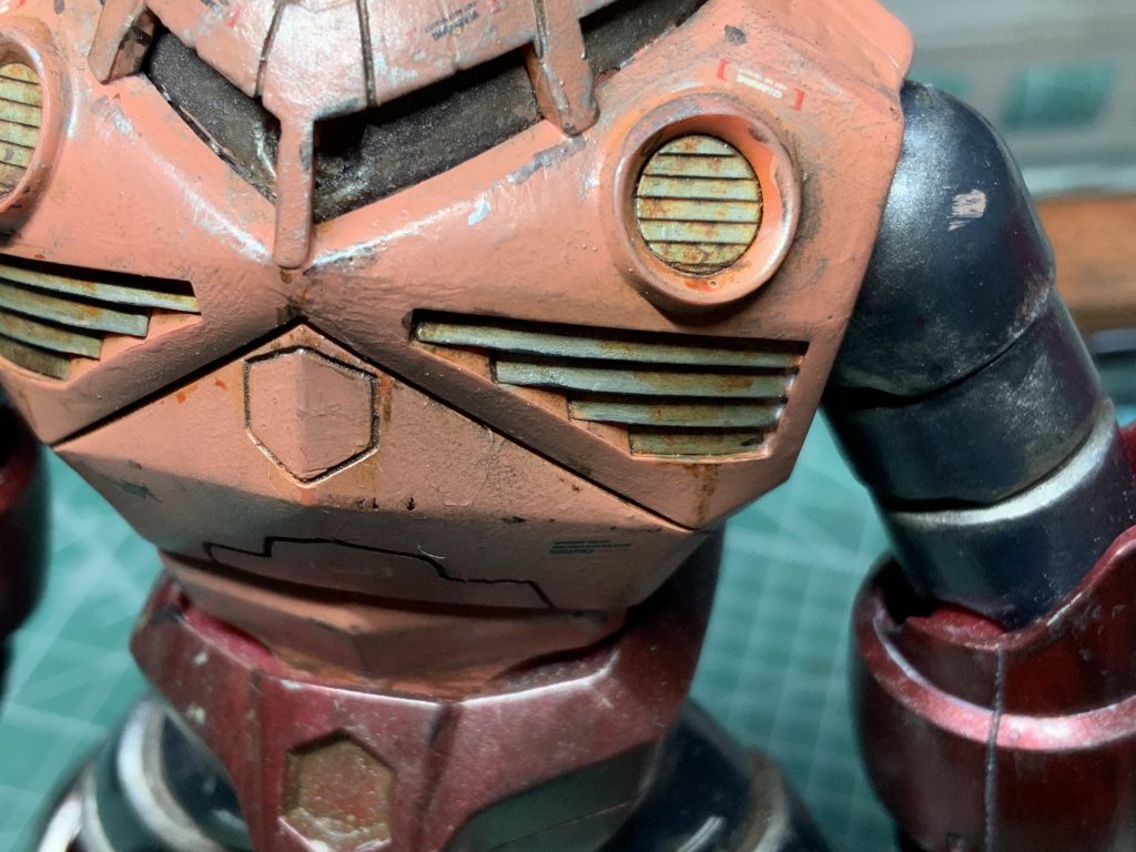 最初は結構汚しましたが、最終的にはスポンジで調整しました。