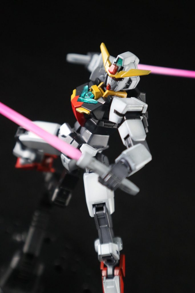 武装はまんま。いや、本体もまんまでした。
小さくてよく動く。
ビームサーベルは自分でもキレイに塗れたと思う。