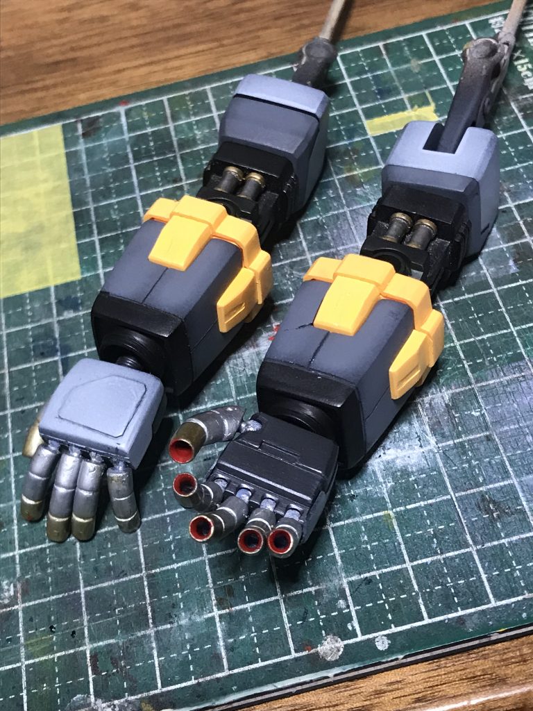 指先はドリルなどで開口しながら薄くしてます。