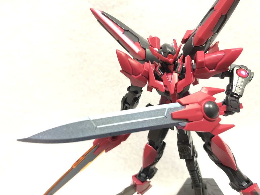 獄氷剣ブライニクルブレイド。絶対零度を超える冷気はビームすら凍てつかせ、どんな装甲も硝子の如く砕け散る。