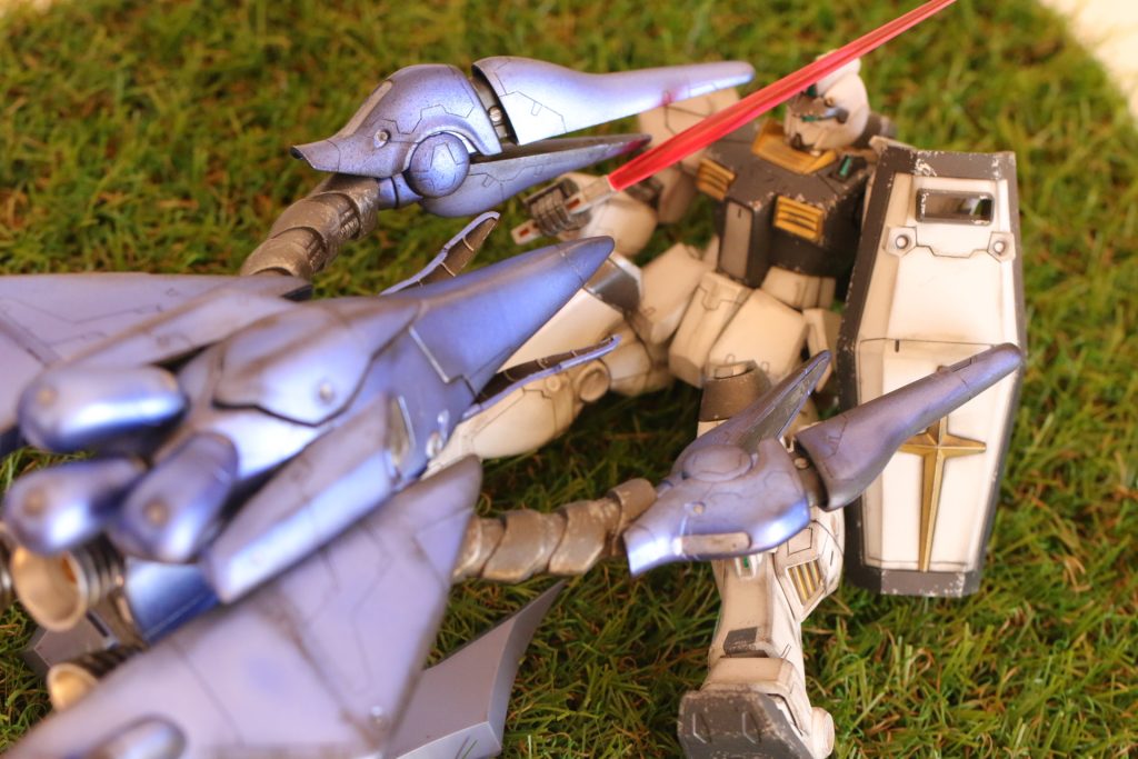 【ジオラマ①】
マグノリアマウンテン隊とのジム３と交戦。
縮尺がおかしいですが、ヴァル・ヴァロが縮んだという事にしておいてください。