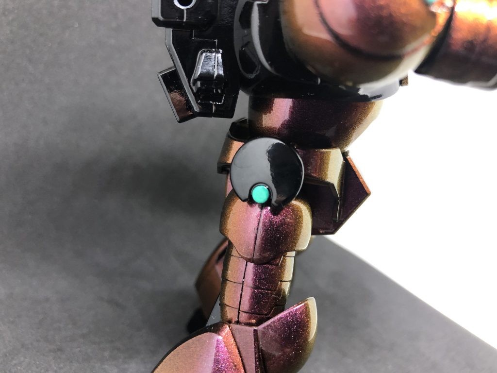 ワンポイントのグリーンの塗り分けには円形マスキングシートを使用。お陰でキレイに塗り分けることが出来ました!