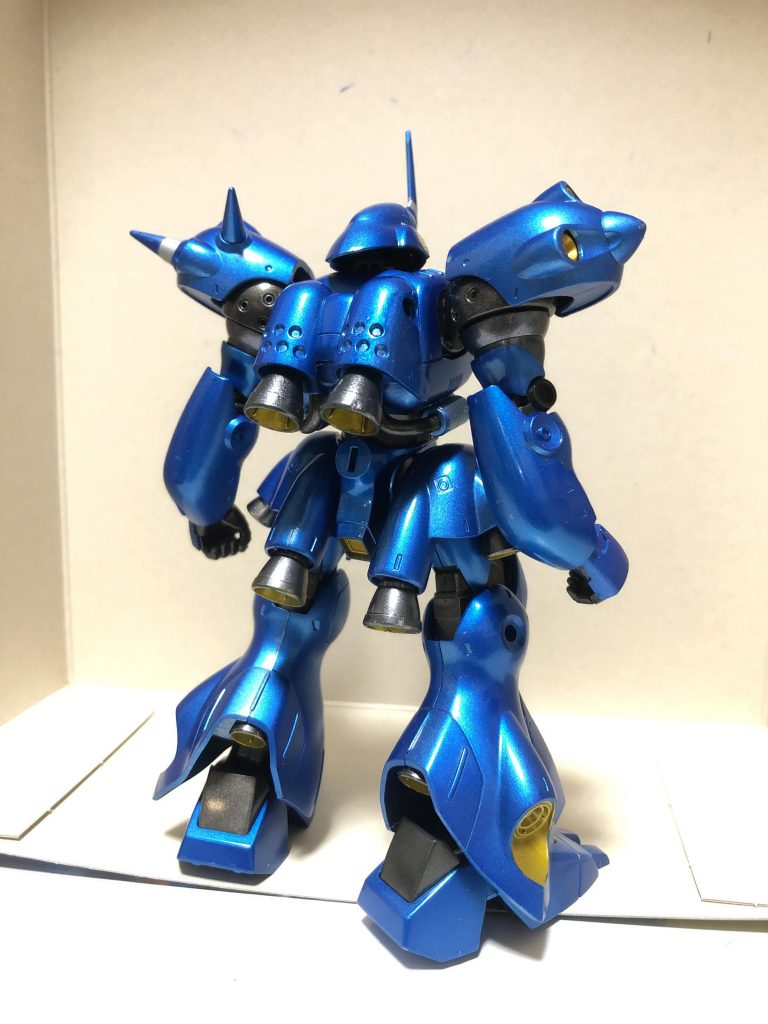 シルバー下地にライトメタリックブルーの缶スプレーにて塗装しております。

バーニア内部はシルバー＋クリアオレンジ。
クリアオレンジってしっかり吹かないとイエローになっちゃうんですね…。