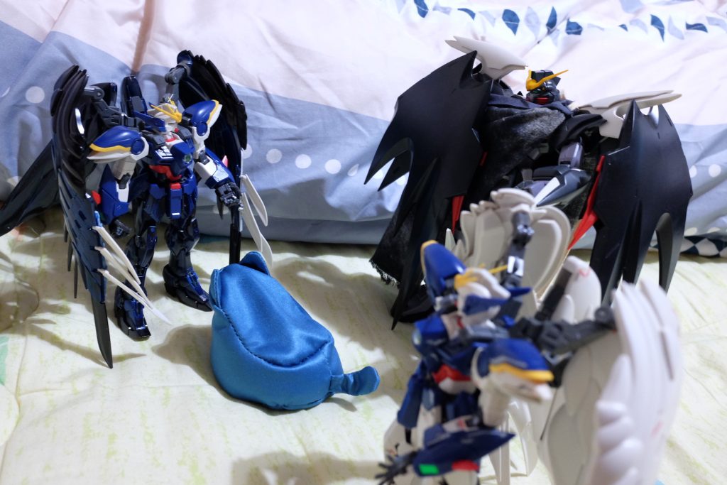 白：よし、まずはここで待ってろ
青：……
ヘル：悪いこと考えてない？  不安なんだが？

白：大丈夫だ、*死にはせん！*

ヘル：不安すぎる