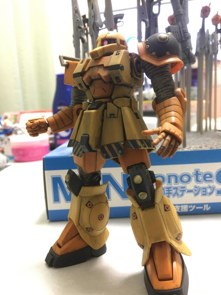 ウェザリングカラーのウォッシングを綿棒で拭き取って組んでみた段階。いい感じの作業用ザク感が出てると思います♪