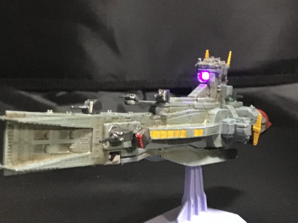 初艦船模型ー1 サラミス 艦橋に穴開けて電飾仕込みました