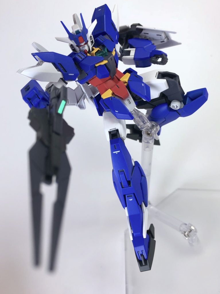 基本的にはストレートに組みながら頭部を中心にバランスに手を加えてます