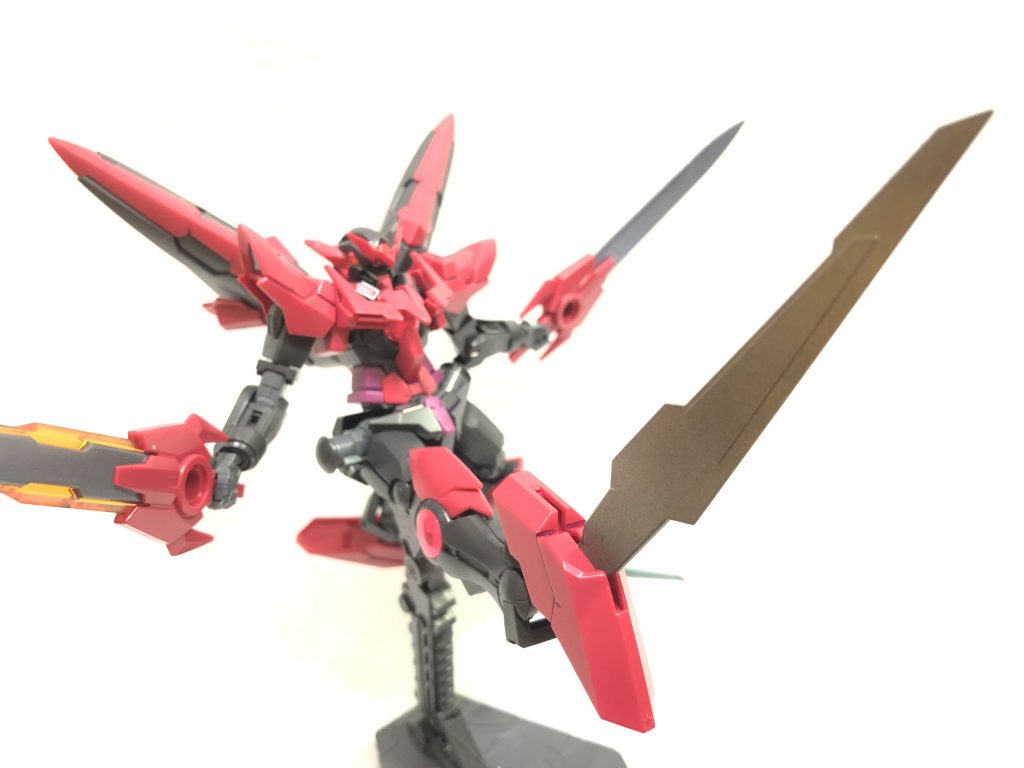 地獄剣グラウンドブレイド。超重量の刃は如何なる防御も粉砕し、重力を操りデブリや岩石すらも武器とする。