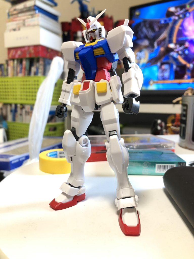 プラモデルは初心者なので肝心のRX78-2ガンダムは組み立てておりませんが、記憶の限りで本家様ガンダムと比べてもひたすらアスリート体型なフォルムに痺れます。