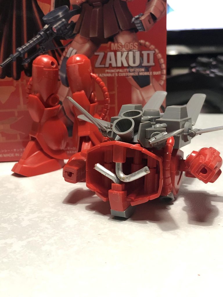 改造したところはFGザクにフリッパー頭部、ランドセル取り付け加工。

股関節を3mmアルミ線での八の字加工。

これだけ。

でも旧キットザクがMGチックになってなかなかおもしろいので他も試してみたいですね☆

今回はTwitterでの「FGチャレンジ」に飛び入り参加させていただきました☆

キット探す所から楽しかったわぁ〜☆