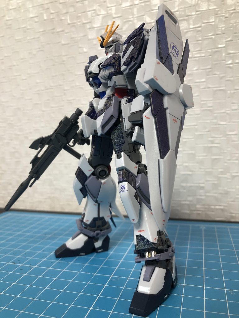 デカール作業中。