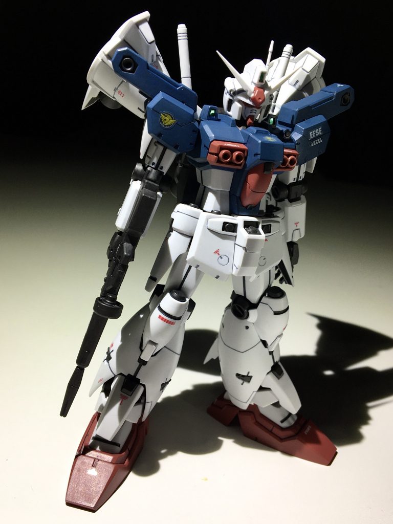 プロポーションはいつもの「アゴ引き、肩引き、爪先8の字開き」。