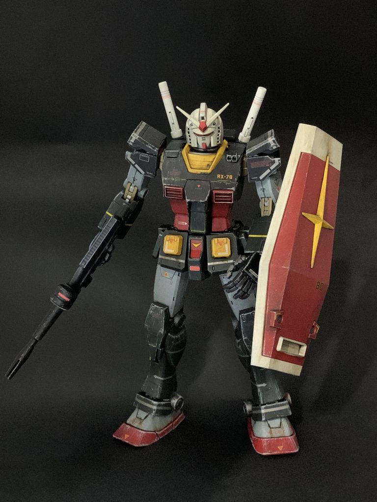 アクリルのデッキタンで全体をドライブラシ。
角になる部分はシルバーを使用。
バーニアにはタミヤ のウェザリングパステルすす色を使用して仕上げ。