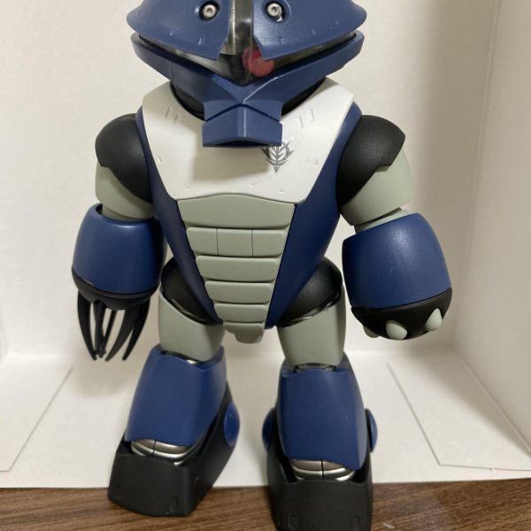 我が家の水泳部のアイドル、アッガイさん